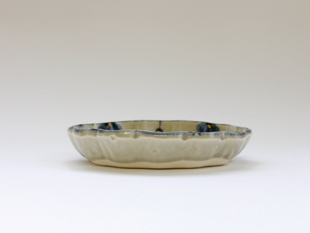 Gold-Colored Gray Clay Glazed Flower Pattern Wavy Rim Plate - Crafted By Kikaku Pottery