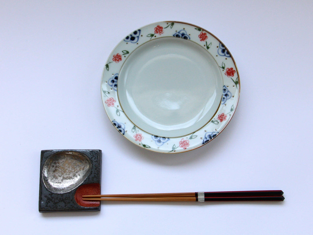 Vine Arabesque Rim Plate Red Small - Crafted By Tokushichi Kiln