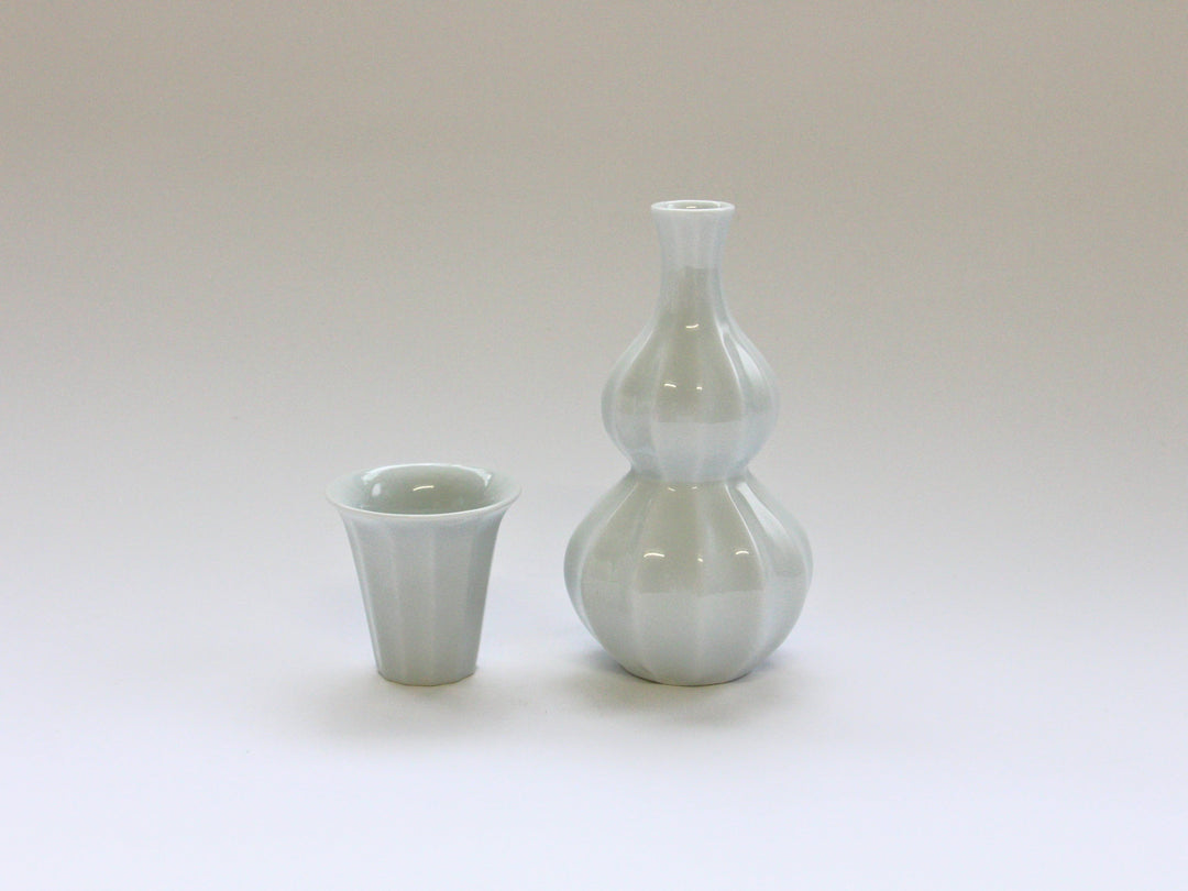 Bevelled Gourd Sake Bottle White - Crafted By Seitoen