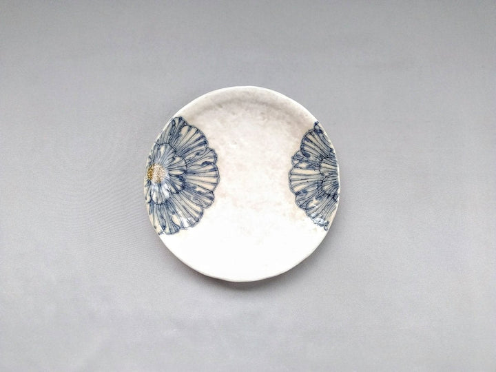 White Slip Peony 5.5-Sun Round Plate Blue - Crafted By Yoshihei Kato