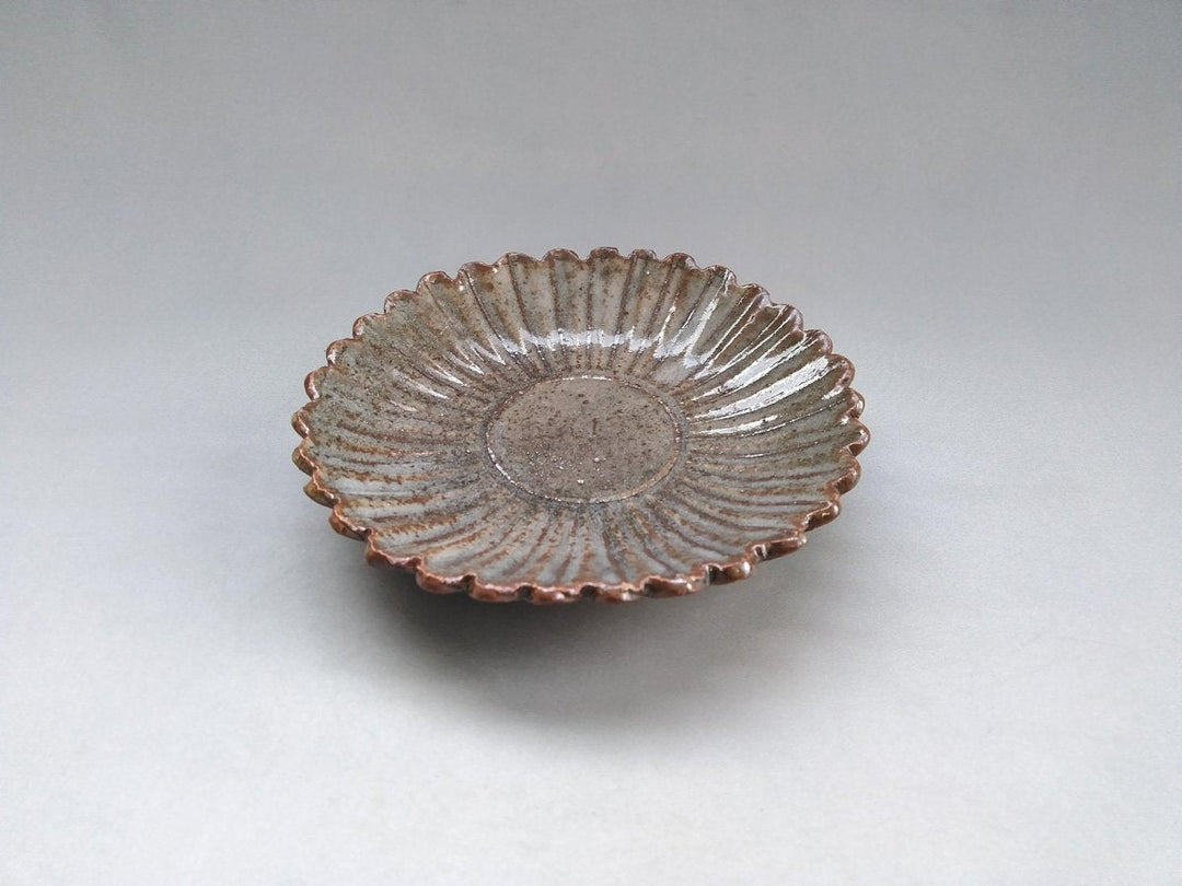 Mouse Shino Chrysanthemum-Shaped Plate - Crafted By Masashi Sato