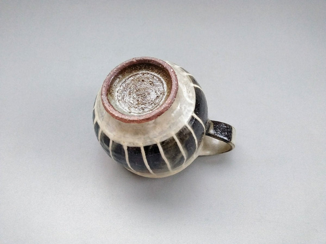 Slip Trailing Shallow Round Mug - Crafted By Seisaku Kusaka/Mari