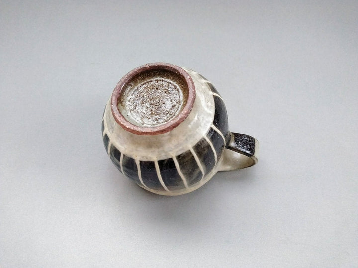 Slip Trailing Shallow Round Mug - Crafted By Seisaku Kusaka/Mari