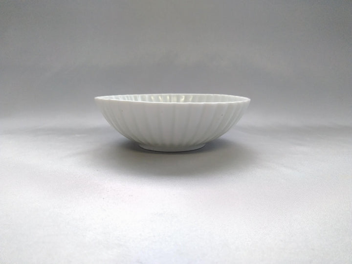 Green and White Porcelain Chrysanthemum-Edged 14cm Bowl - Crafted By Yamahira Kiln