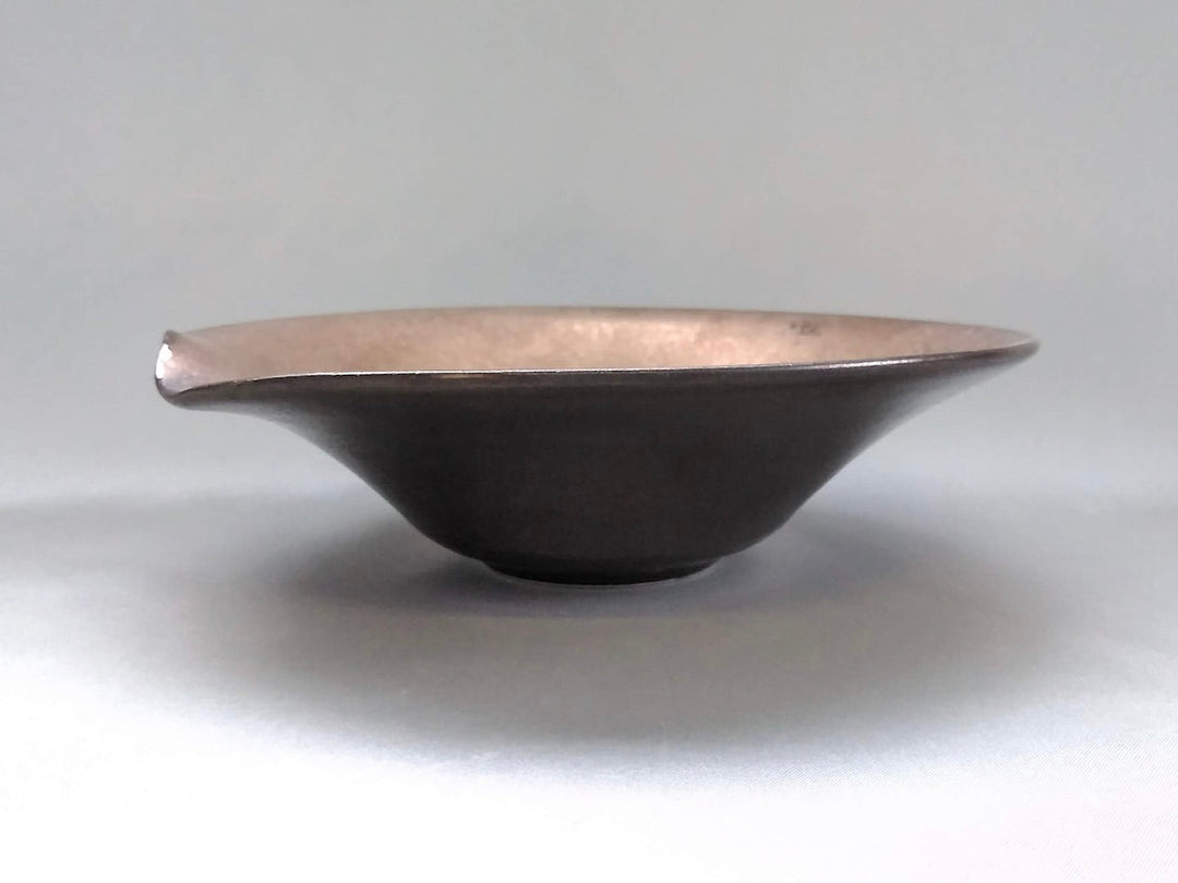 One-sided pressed 5.5-Sun Pot with Black yuzu - Crafted By Toetsu Kiln