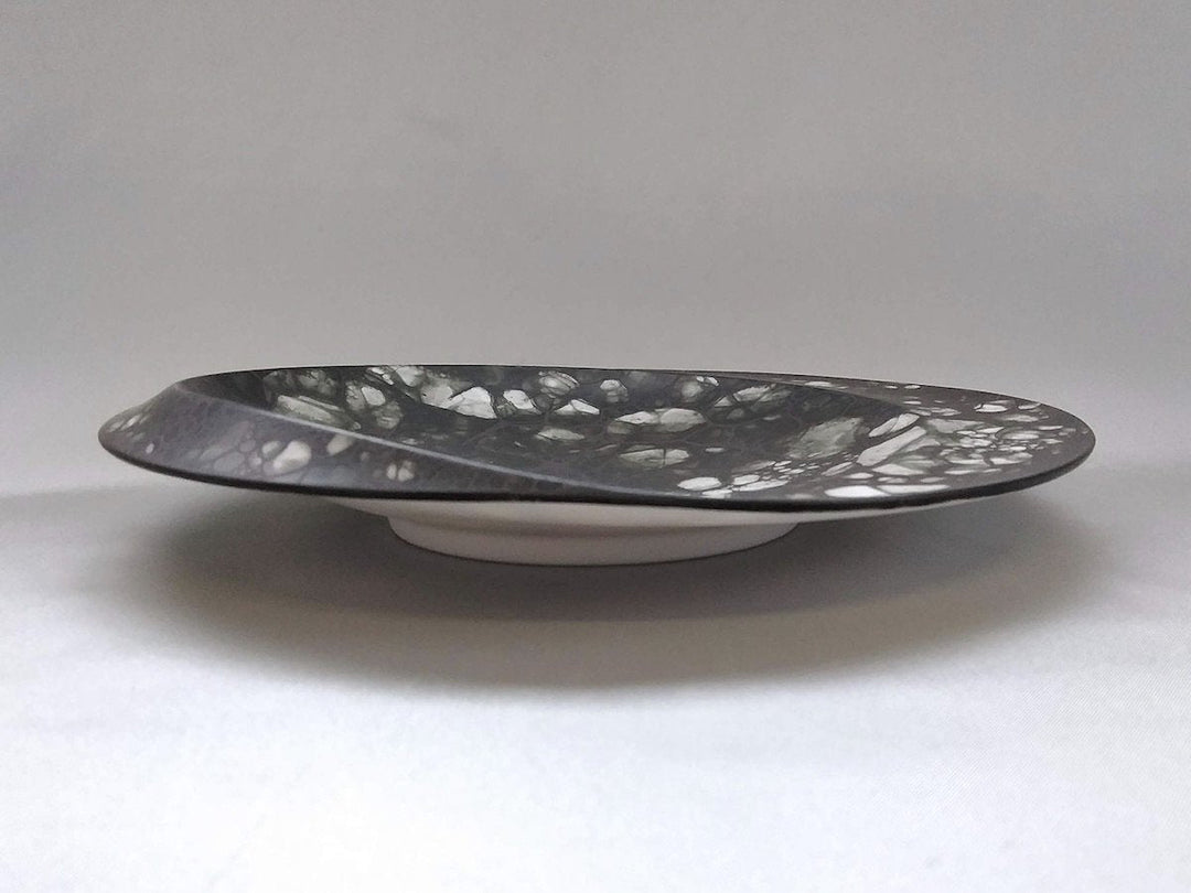 Shell 21cm Round Plate Black foam - Crafted By Yamahira Kiln