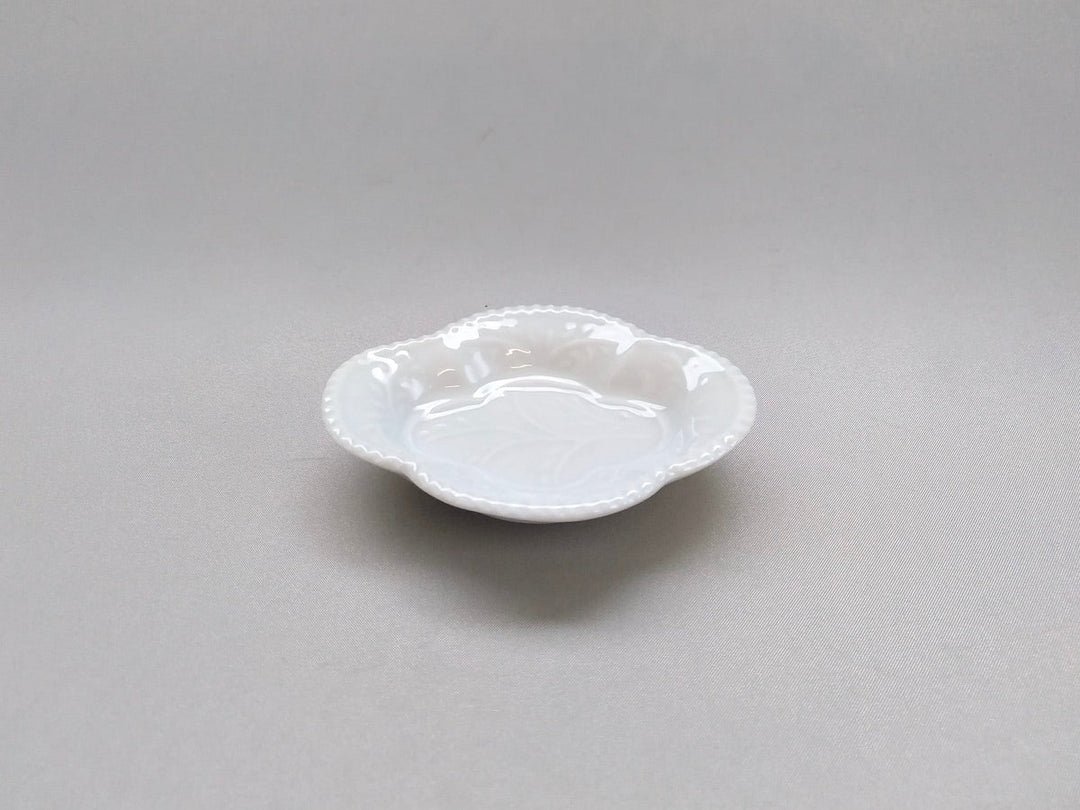 White Porcelain Quince-Shaped Small Plate - Crafted By Tokushichi Kiln