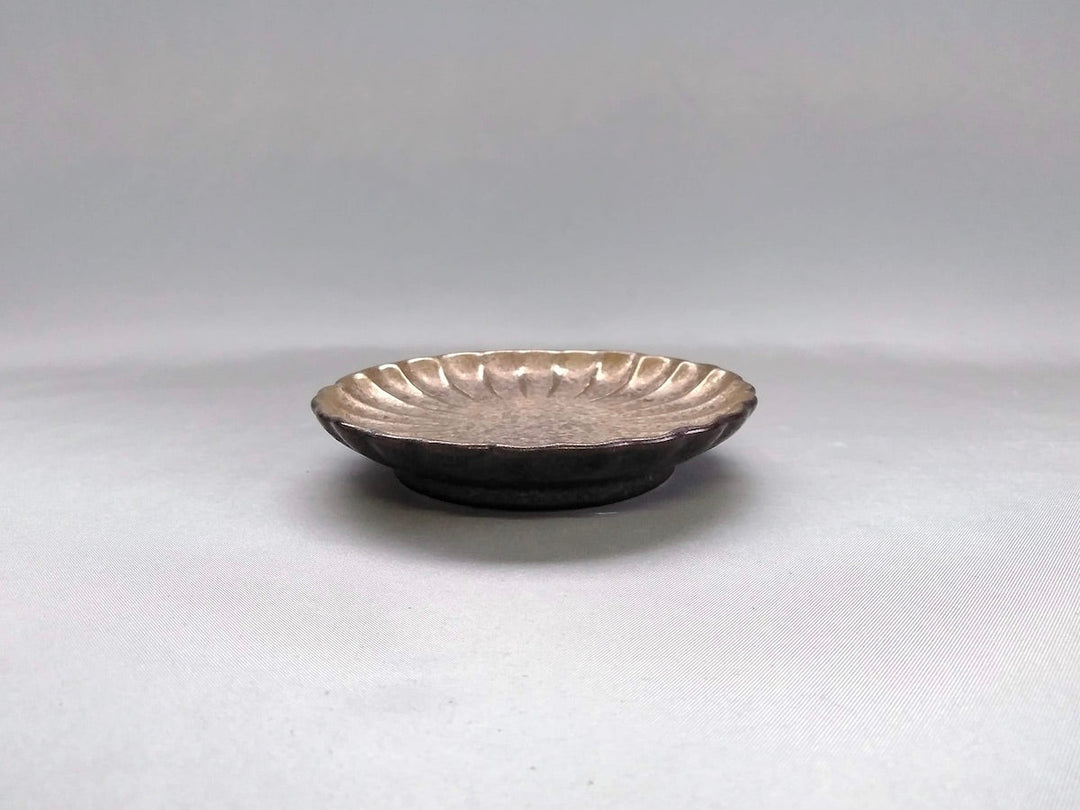 Black yuzu gold-painted Chrysanthemum Small Plate - Crafted By Toetsu Kiln