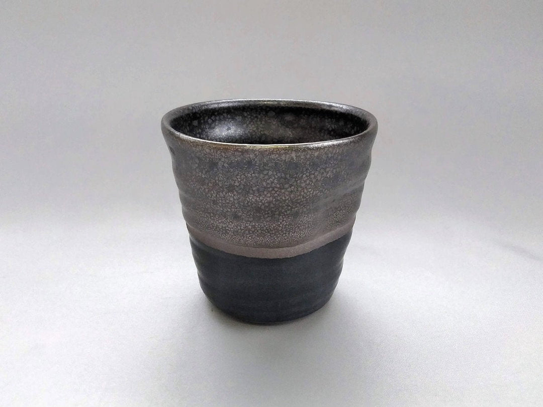 Luster Shochu Cup Black - Crafted By Mine PotterySizeAs each piece is handmade, slight variations may occur. 
<br>Thank you for your understanding.