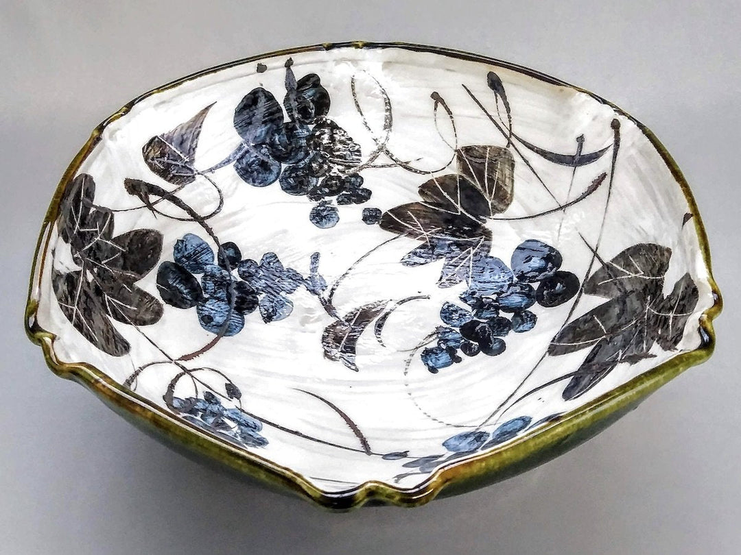 Oribe Grape Pattern Hexagonal Bowl Extra Large - Crafted By Takee TatsuSizeAs each piece is handmade, slight variations may occur. 
<br>Thank you for your understanding.